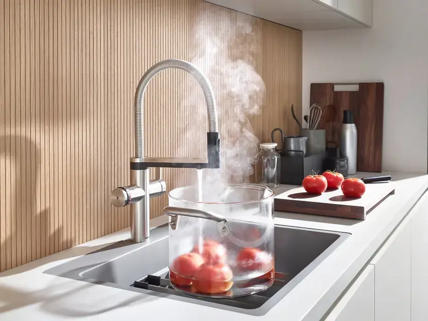 Blanco boiling hot water tap in operation