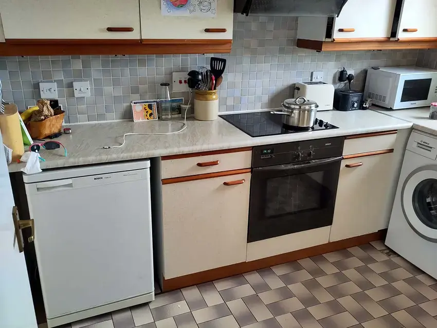 edinburgh flat kitchen before transformation hob and oven