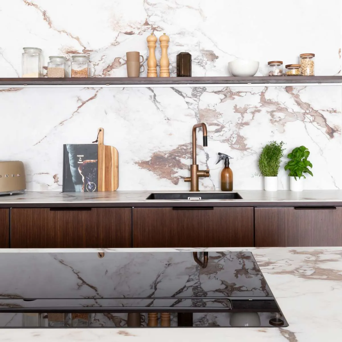 Modern style Puustelli Miinus kitchen showing marble look ceramic worktops and splashback