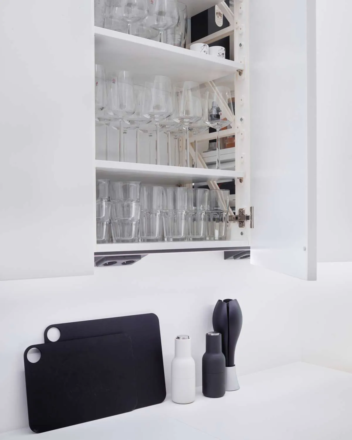 Puustelli Miinus white bio-composite wall unit