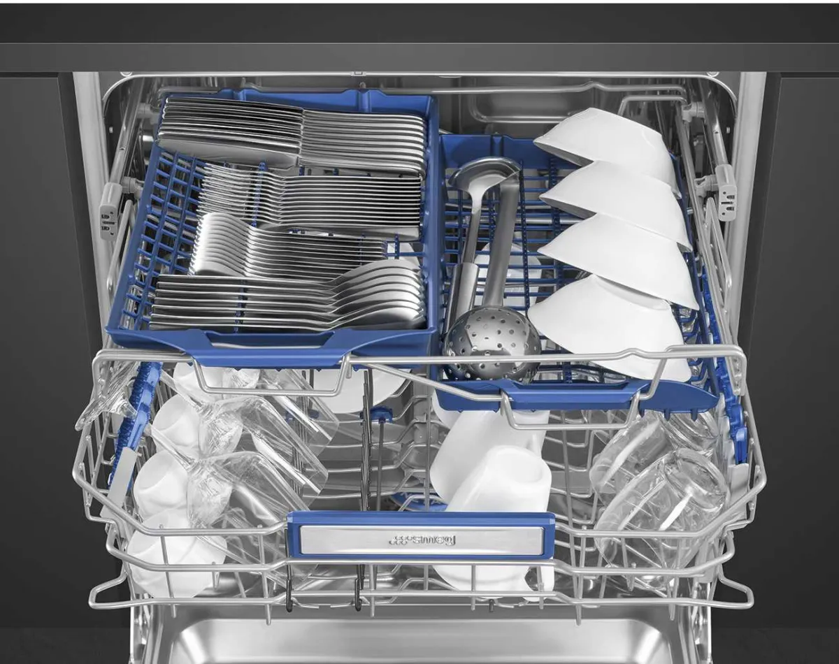 Smeg 60cm Integrated Dishwasher DI324AQ Inside View