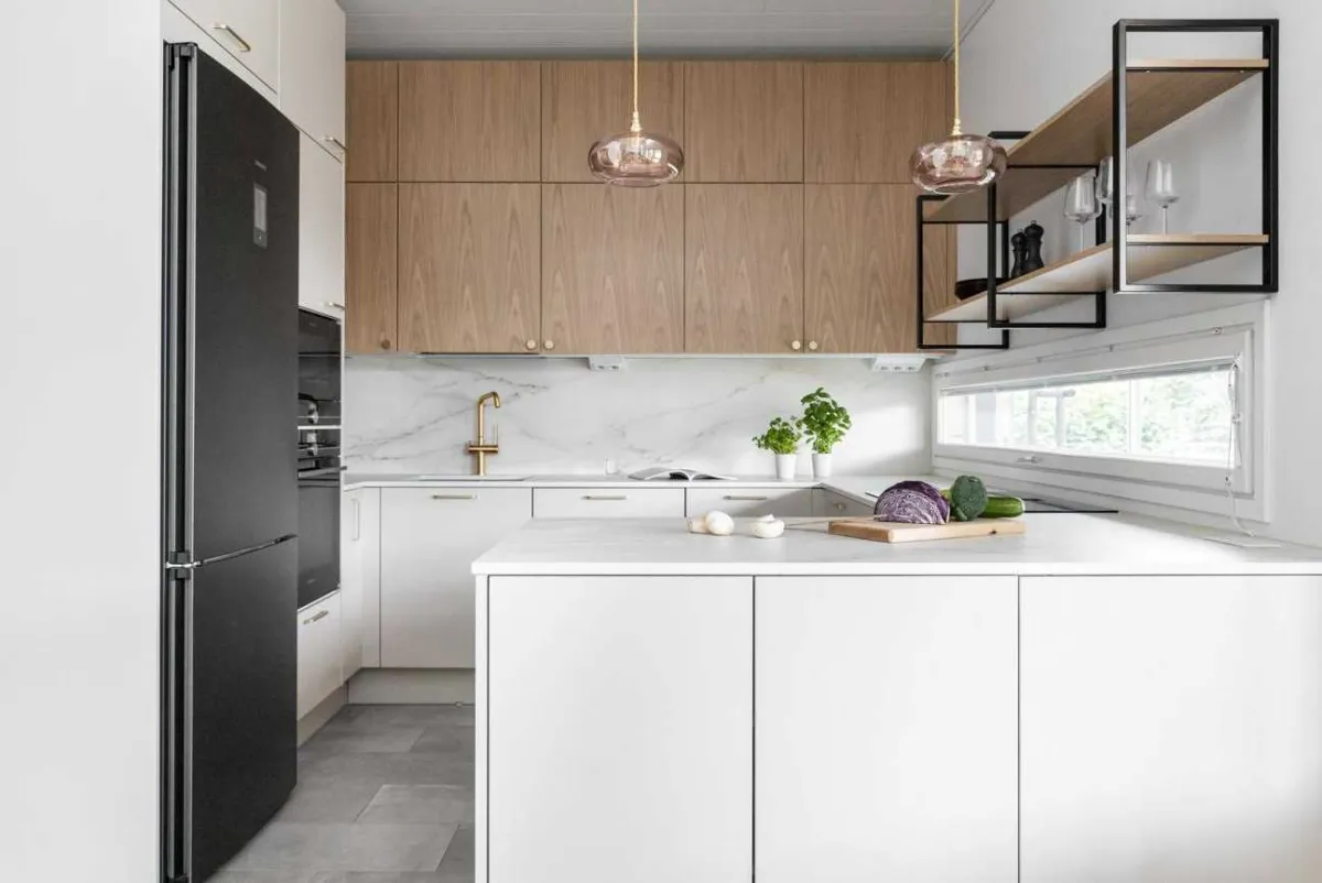 Modern Puustelli Miinus kitchen using white painted doors and oak veneer doors